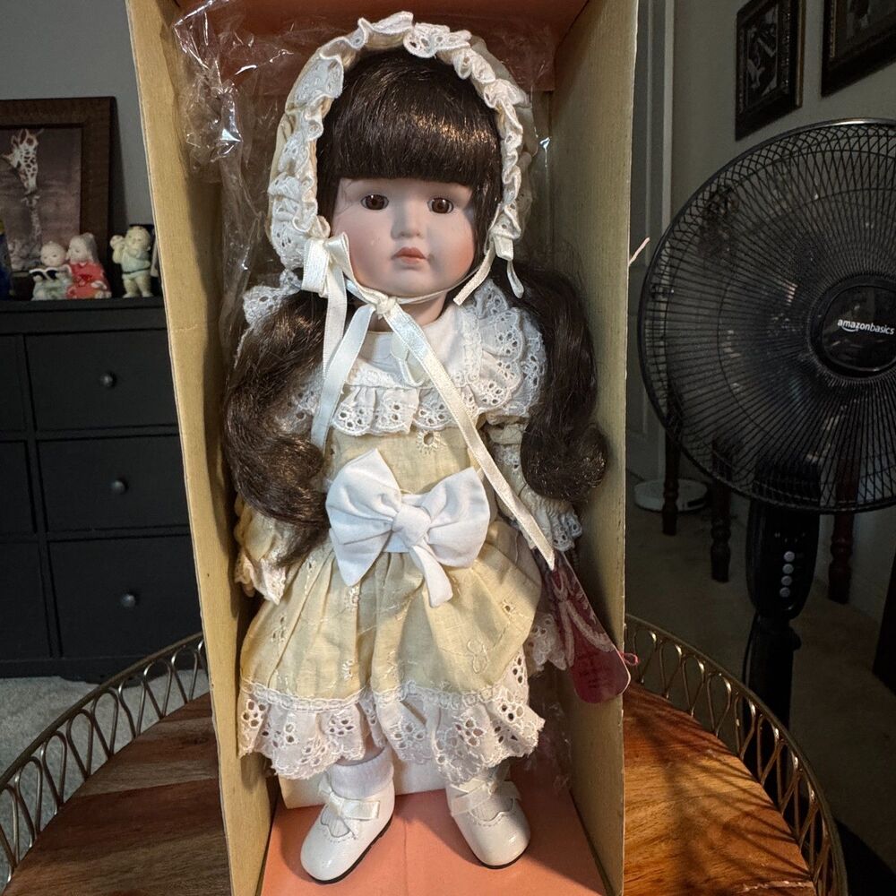 Bradley Dolls Tabitha PTD-950 Porcelain Bisque Doll Original Box COA Taiwan